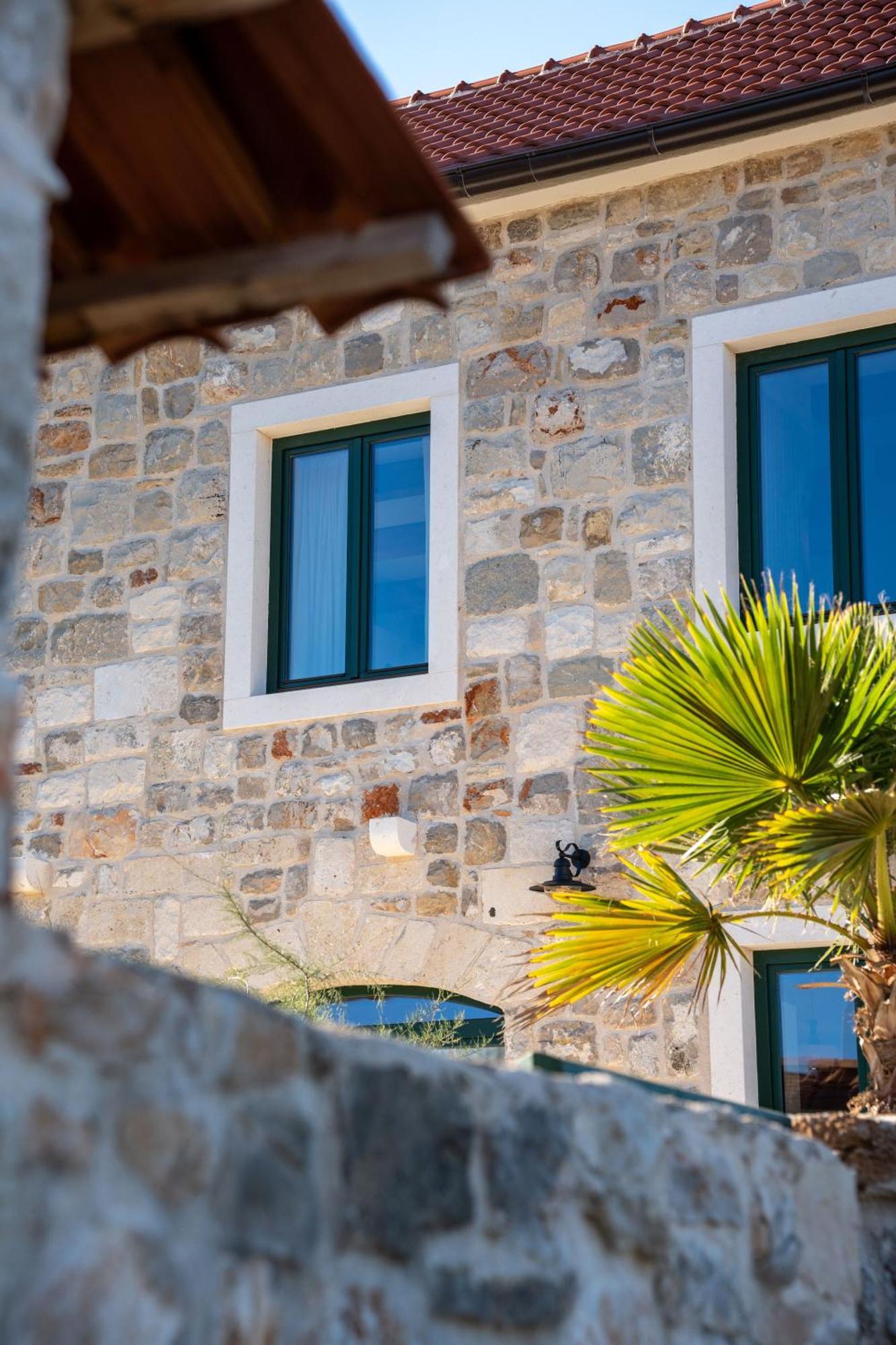 Villa Sjora - "Autentic Dalmatian Stone Villa With Private Garden & Bbq" วรอสกา ภายนอก รูปภาพ