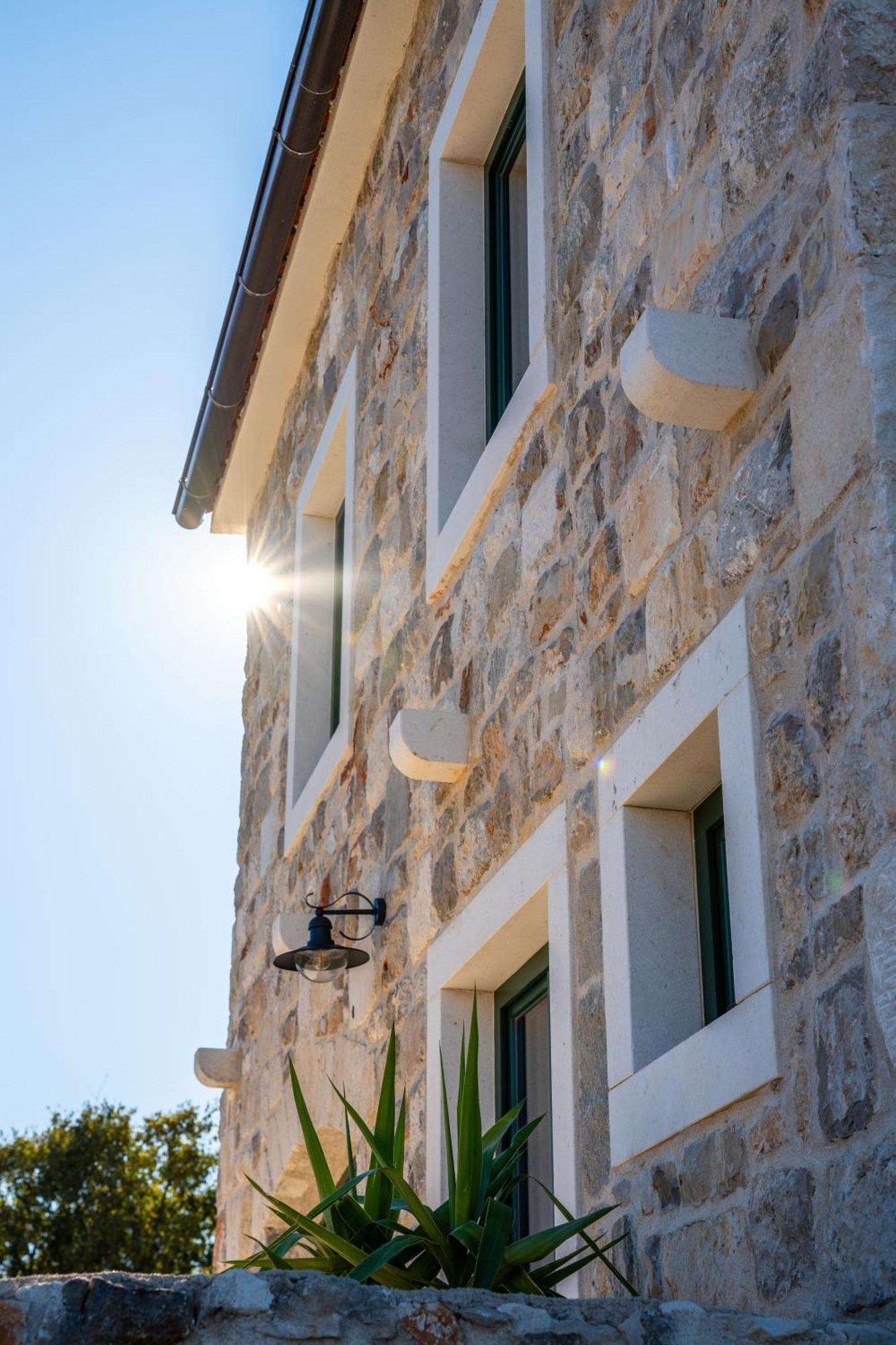 Villa Sjora - "Autentic Dalmatian Stone Villa With Private Garden & Bbq" วรอสกา ภายนอก รูปภาพ